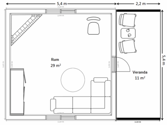 Bild 2 visar en planritning för en fritidsbostad sedd uppifrån. Det enda rummets yttre mått är 5,4 meter gånger 5,4 meter. Ytterdörren leder till en veranda som är 5,4 meter lång, det vill säga lika lång som byggnadens yttervägg. Verandan är 2,2 meter bred. Rummet har också en öppen spis.